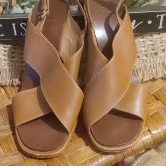 AUTHENTIC TORY BURCH SZ8 - Picture 7 of 7